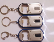 Cadeaux promotionnels Mini métal et le plastique porte-clés lampe de poche / porte-clés avec le logo de la flamme