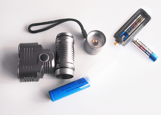 le choc 10W lumineux superbe - rendez la lampe-torche menée rechargeable de ménage avec le commutateur résistante deux