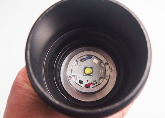 La lampe-torche 1300 tactique du CREE T6 LED de LM 10 W pour chasser, puissance élevée a mené la torche