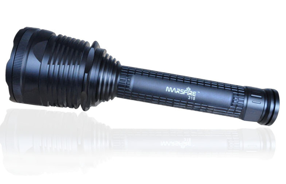 La lampe-torche tactique rechargeable de cree de 2400 lumens, puissance élevée a mené la torche
