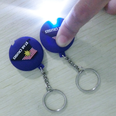 Un double PVC mou dégrossi Keychain, lampe-torche Keychain de l'intense luminosité LED